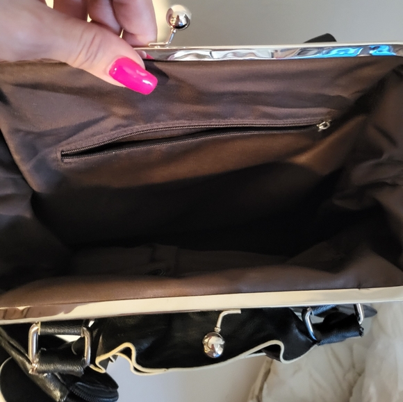 Black Flower bag with small change purse and key holder - Picture 5 of 12